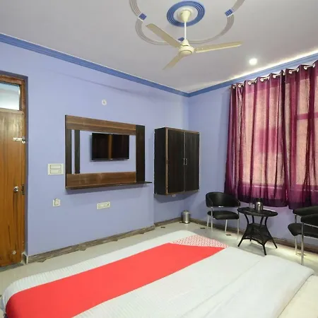 Oyo Hotel Blue Moon